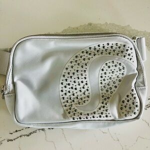 New lululemon beltbag. Regular size. No tags. Silver.